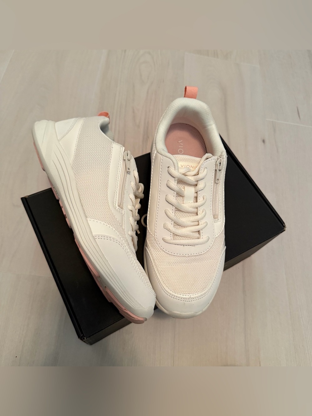 Vionic Cream and Soft Pink Casual Lace-Up Sneakers Size 8